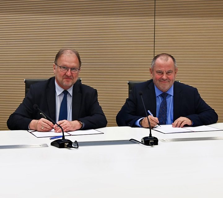 Podpisanie umowy o współpracy między PW i UW