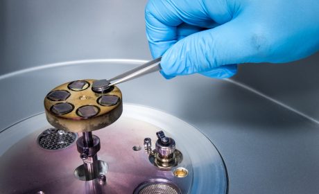 Mapowanie ramanowskie oraz skaningowa mikroskopia elektronowa (SEM) jako narzędzia w inżynierii odwrotnej leków