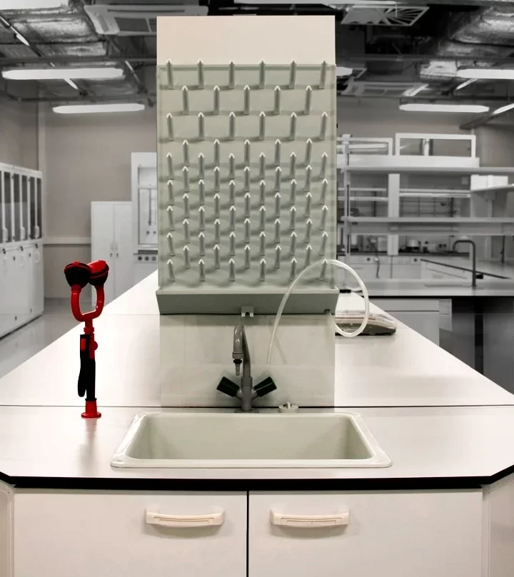 Jak znaleźć idealny zlew laboratoryjny dla Twojego laboratorium?