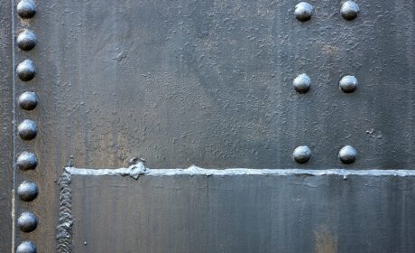 Stal kwasoodporna – gdzie jest niezbędna w przemyśle chemicznym i spożywczym?